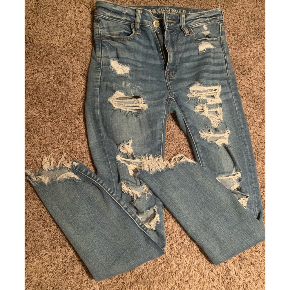 Amaerican Eagle high-rise distressed Jegging size 6